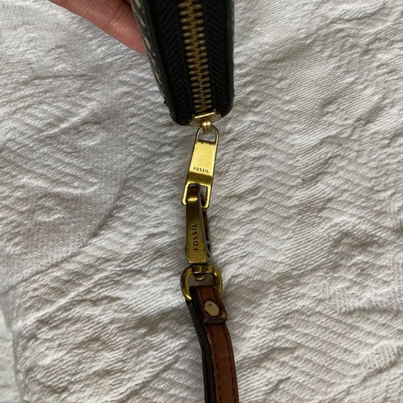 FOSSIL Key Print ZIP AROUND WRISTLET WALLET - Picture 7 of 8